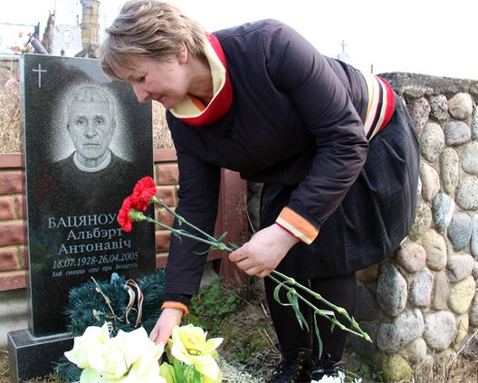 �������� �������� ���������� ������������ � ��������
monument to Albert A. Batsyanovsky in Glubokoye