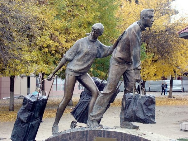 �������� �������� � ���������
Monument to Voyageurs in Belgorod