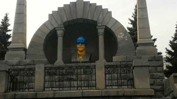 �������� �.�.������ � ����������
Monument to Vladimir I. Lenin in Chelyabinsk