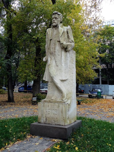 �������� �.�.������ � ������
Monument to Antony P. Chekhov in Samara