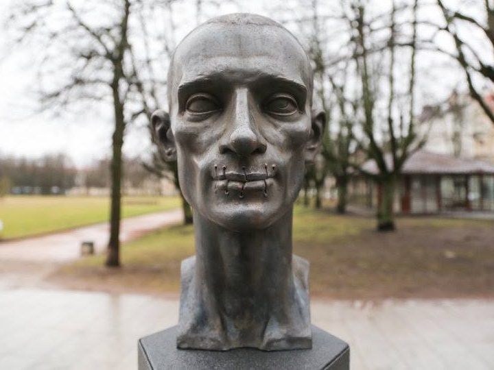 �������� ����� �����������
monument to Peter A. Pavlensky