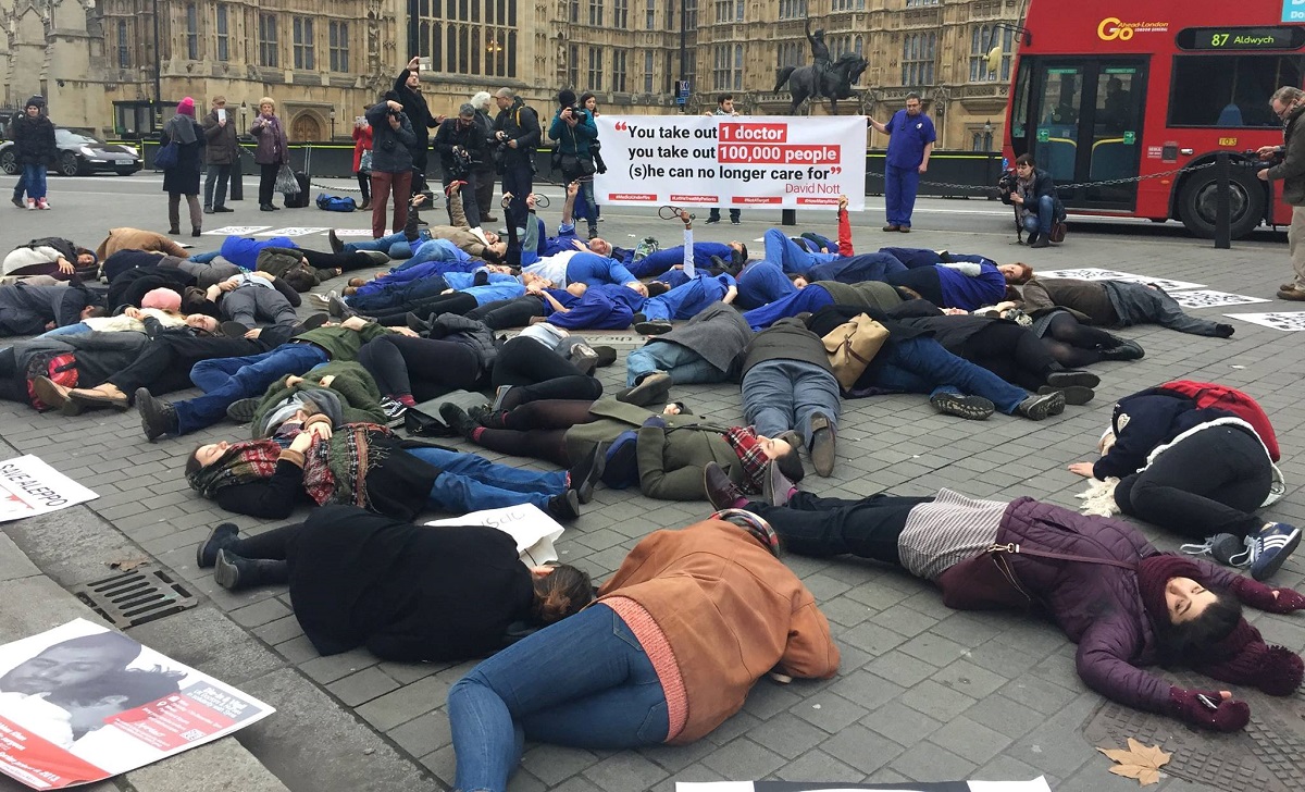 17 ������� 2016. ������������� �������� � ����� � ������������ � ������
December 17, 2016. The vigil of doctors and nurses in solidarity with Syria