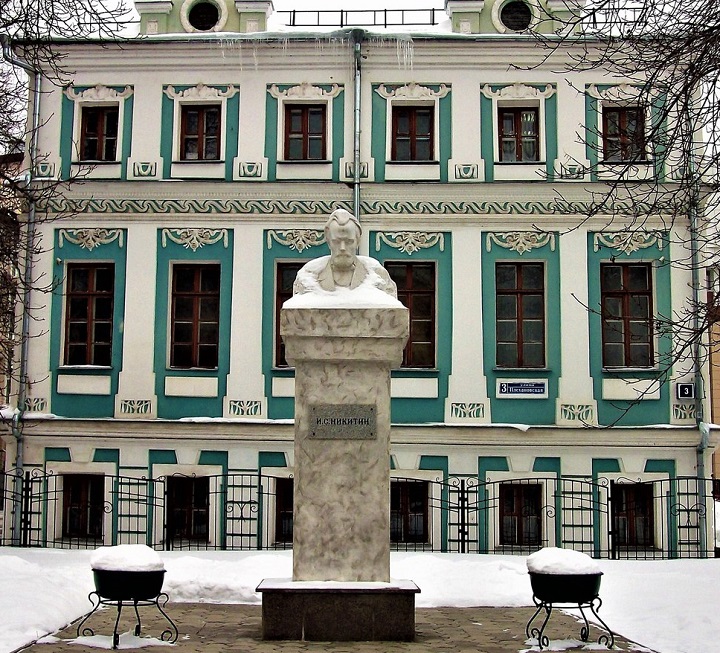 �������. �������� �������� ����� �.�.��������
Voronezh. Monument to Ivan S. Nikitin