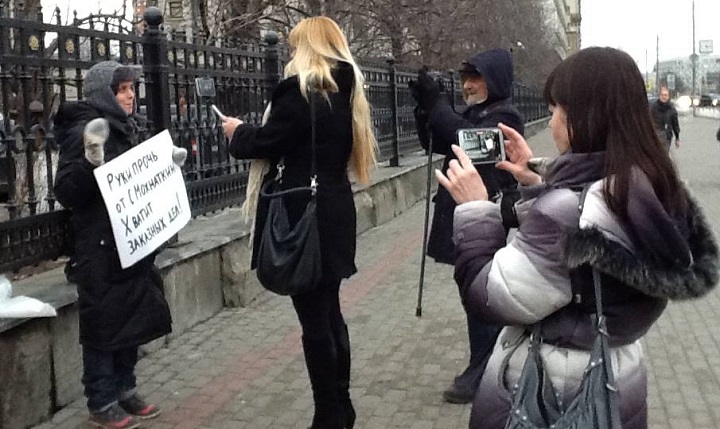 3 ����� 2017. ����� � ������ ������ ����������
March 3, 2017. The picket in protection of Sergy Mokhnatkin