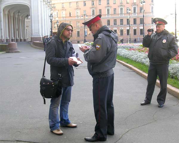 ������� �� ����
The police does not sleep