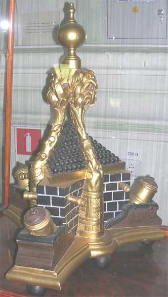 �������� ������������� � �����������
Monument to artillery-men in Sevastopol