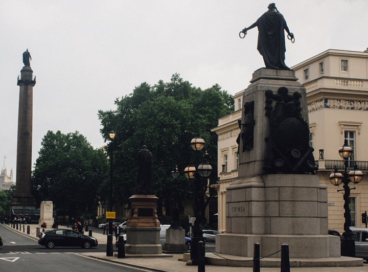 �������� � �������
Monument in London