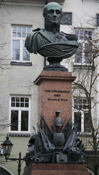 �������� �������-��-����� �.�. � ����
Monument to Michael B. Barklay de Tolli in Riga