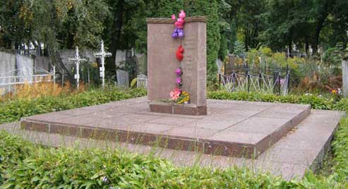 �������� ������ � ������
Brotherly grave in Nezhin