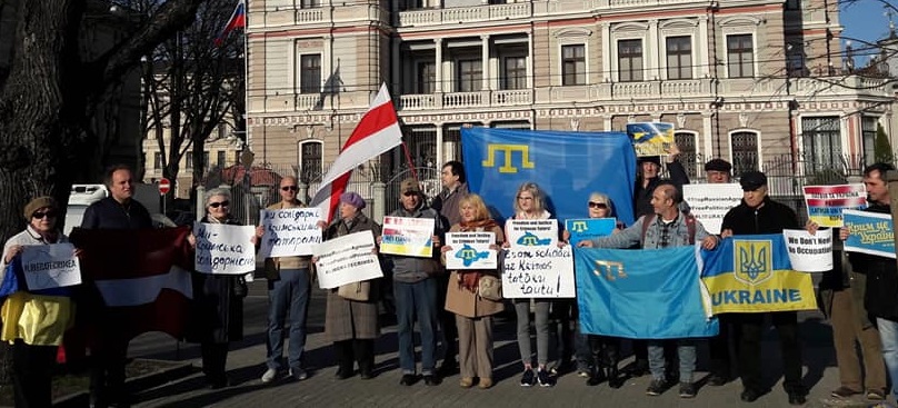 4 ������ 2019. ����� ������������ � ��������� ��������
April 4, 2019. Action of solidarity with Crimean Tatars
