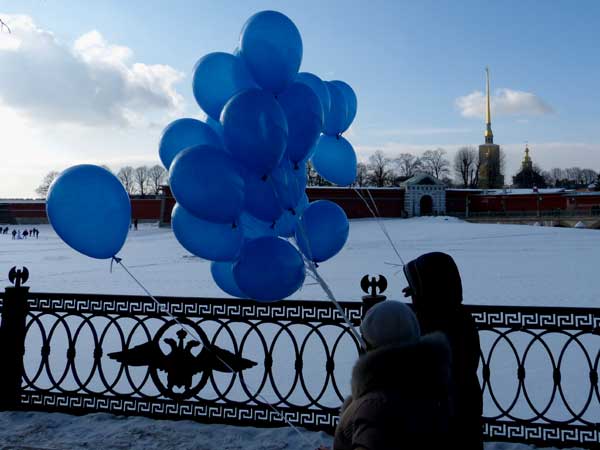 ��������������� �������� �� ��������
There is the Petropavlovskaya fortress on traverse