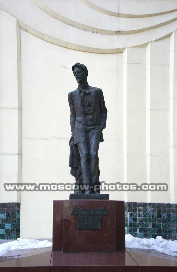 �������� �.�.������ � ������
Monument to Antony P. Chekhov in Moscow