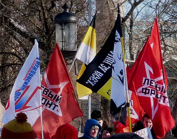 ���������� ����� � ��������� �����������
End of a march at the monument to Steregushchy