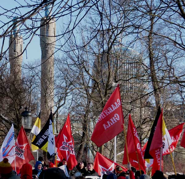 ���������� ����� � ��������� �����������
End of a march at the monument to Steregushchy