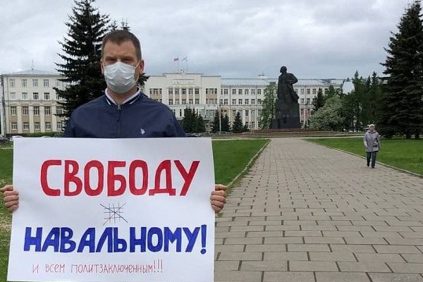 25 ��� 2021. ����� � ��������� ������� ����������
May 25, 2021. The picket in support of Alexis Navalny