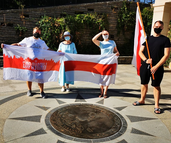 �������