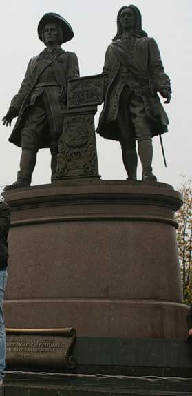 �������� ��.�.������� � �.�. �� �������
Monument �Basil N. Tatishchev and Villim I. de Gennin�