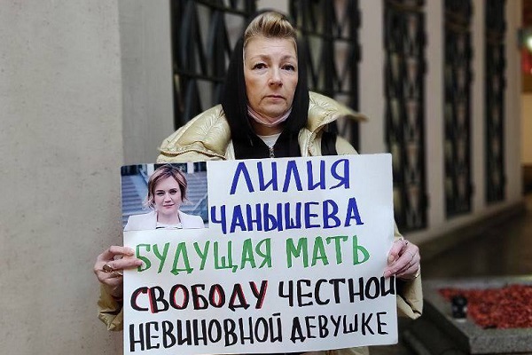 12 ������ 2021. ����� � ������ ���������
November 12, 2021. The picket in protection of Memorial