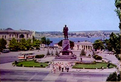 �������� ��������� �.�.�������� � �����������
Postal card �Monument to Paul S. Nakhimov in Sevastopol�