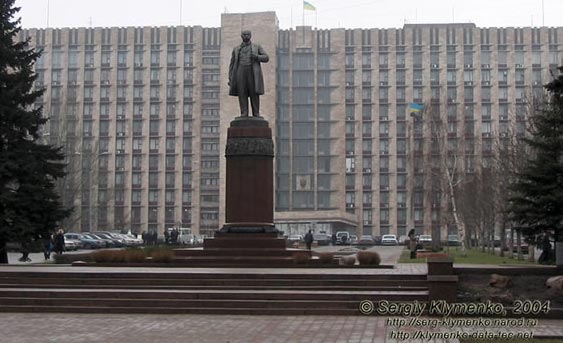 �������� �������� � �������
Monument to Taras G. Shevchenko in Donetsk