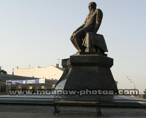 �������� �.�.������������ � ������
Monument to Theodore M. Dostoevsky in Moscow