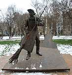 �������� ������� � ������
Monument to Janitor in Moscow