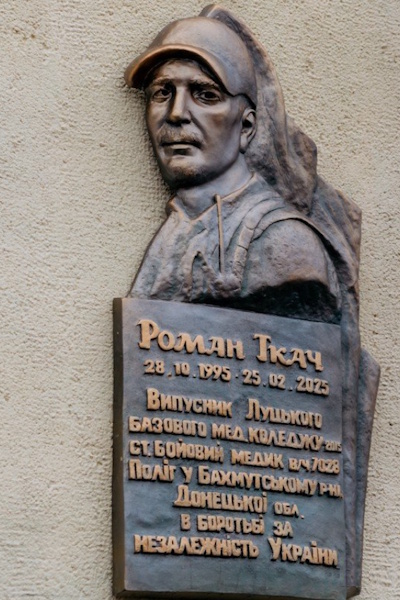 ����� ����