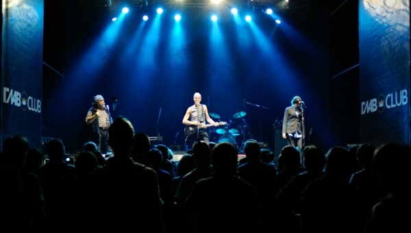 ������� ����� � ���������� �� �������� � ����Club
Demetry Shagin with the comrades on concert in ����Club