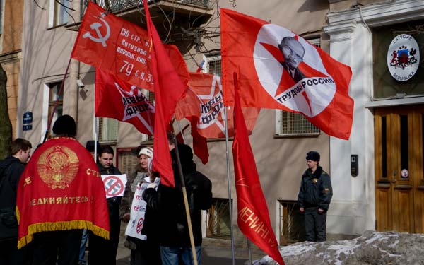 ���������� ���� �����, ������������!
Workers of the world, unite!
