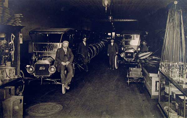 �������� ��������� �������
Postal card �Ford Dealership�