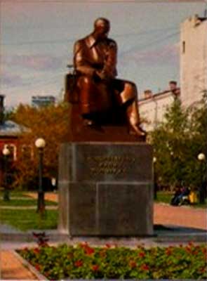 �������� � �������������
Monument in Ekaterinburg