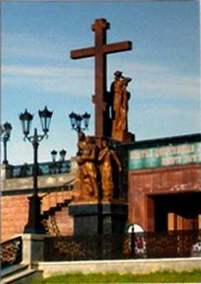 �������� � �������������
Monument in Ekaterinburg