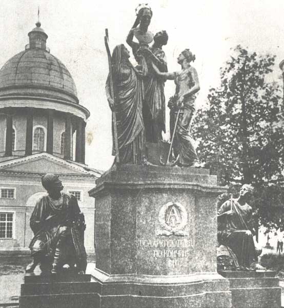 �������� ���������� I � �������
Monument to Alexander I in Gruzino