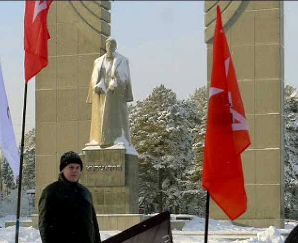 �������� �.�.��������� � ����������
Monument to Igor V. Kurchatov in Chelyabinsk