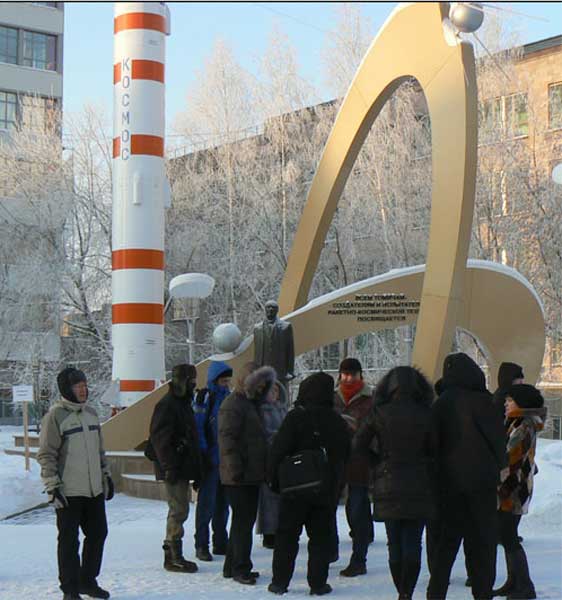 �������� ���������� � ����������� �������-����������� ������� � ������
Monument To the founders and verifiers of space-rocket engineering in Tomsk