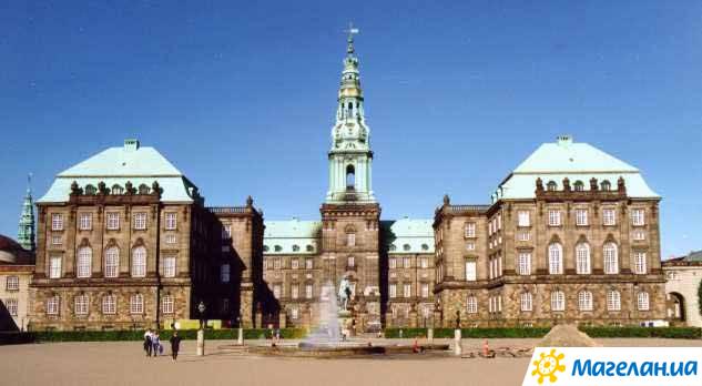 �������� � �����������
Monument in Copenhagen