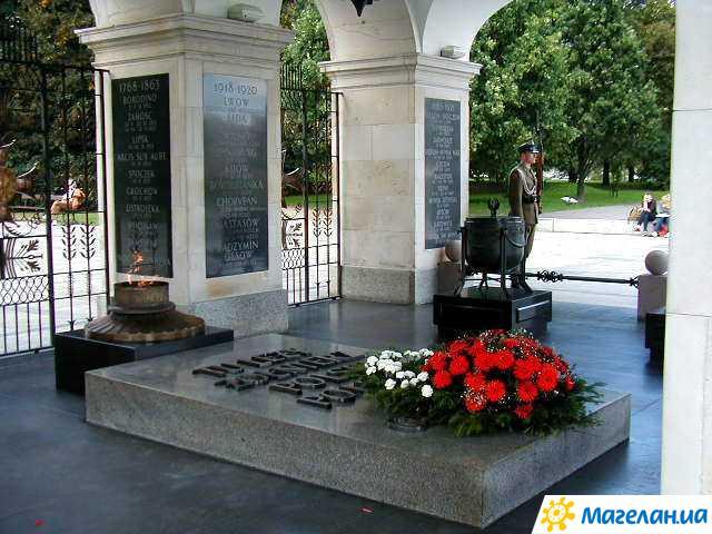 �������� ������������ ������� � �������
Monument To the unknown soldier in Warsaw
