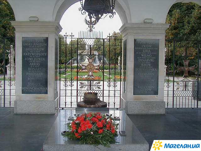 �������� ������������ ������� � �������
Monument To the unknown soldier in Warsaw