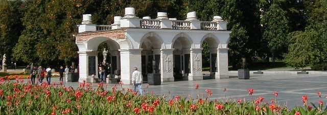 �������� ������������ ������� � �������
Monument To the unknown soldier in Warsaw