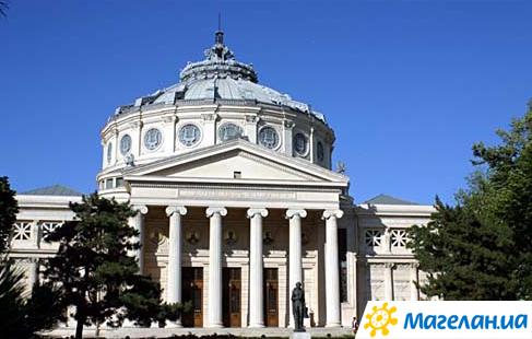 �������� � ���������
Monument in Bucharest