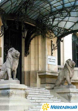 ����� � ���������
museum in Bucharest