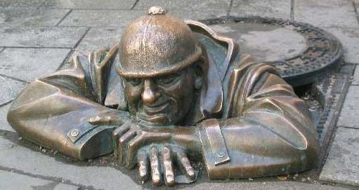 �������� ������������� � ����������
Monument to The plumber in Bratislava