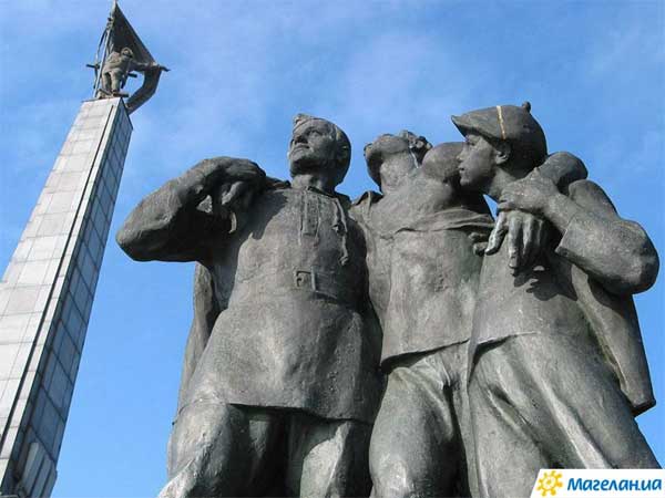 �������� ��������� ������ � ����������
Monument to the soviet warriors in Bratislava