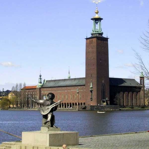�������� � ����������
Monument in Stockholm