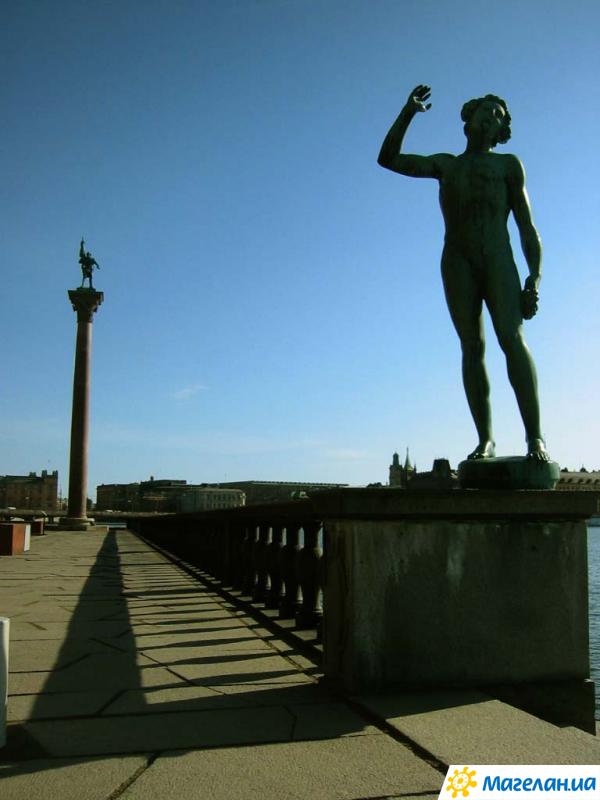 �������� � ����������
Monument in Stockholm