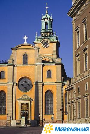 �������� � ����������
Monument in Stockholm