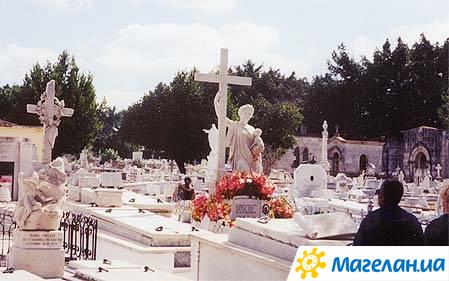 �������� � ������
Monument in Habana