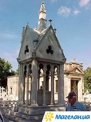 �������� � ������
Monument in Habana
