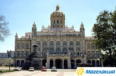 ����� ��������� � ������
Museum of revolution in Habana