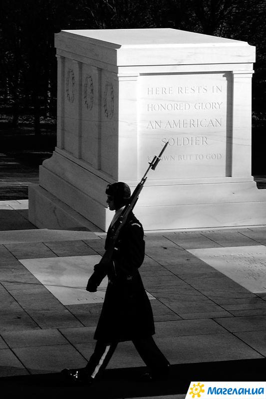 �������� ������������ ������� � ����������
Monument To the unknown soldier in Washington